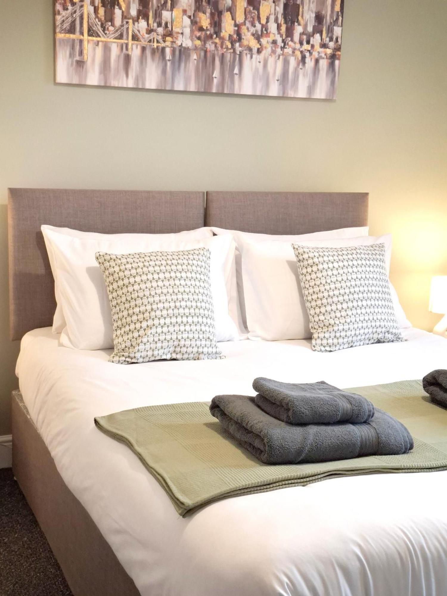 Modern Bright 3 Bedroom House Burton  Екстериор снимка