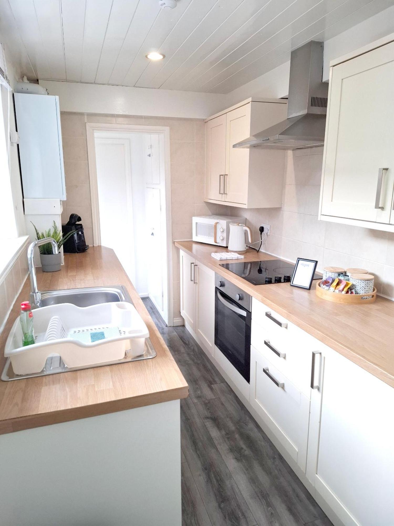 Modern Bright 3 Bedroom House Burton  Екстериор снимка