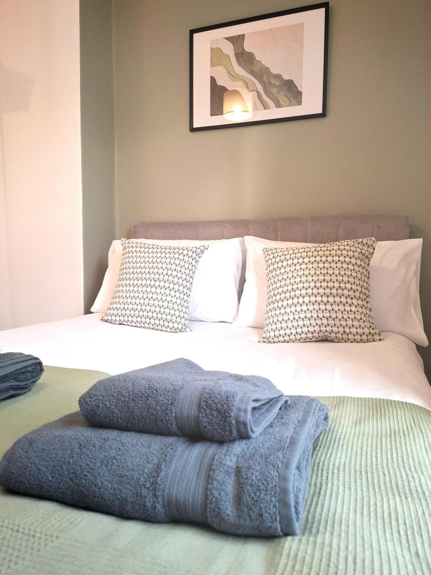 Modern Bright 3 Bedroom House Burton  Екстериор снимка