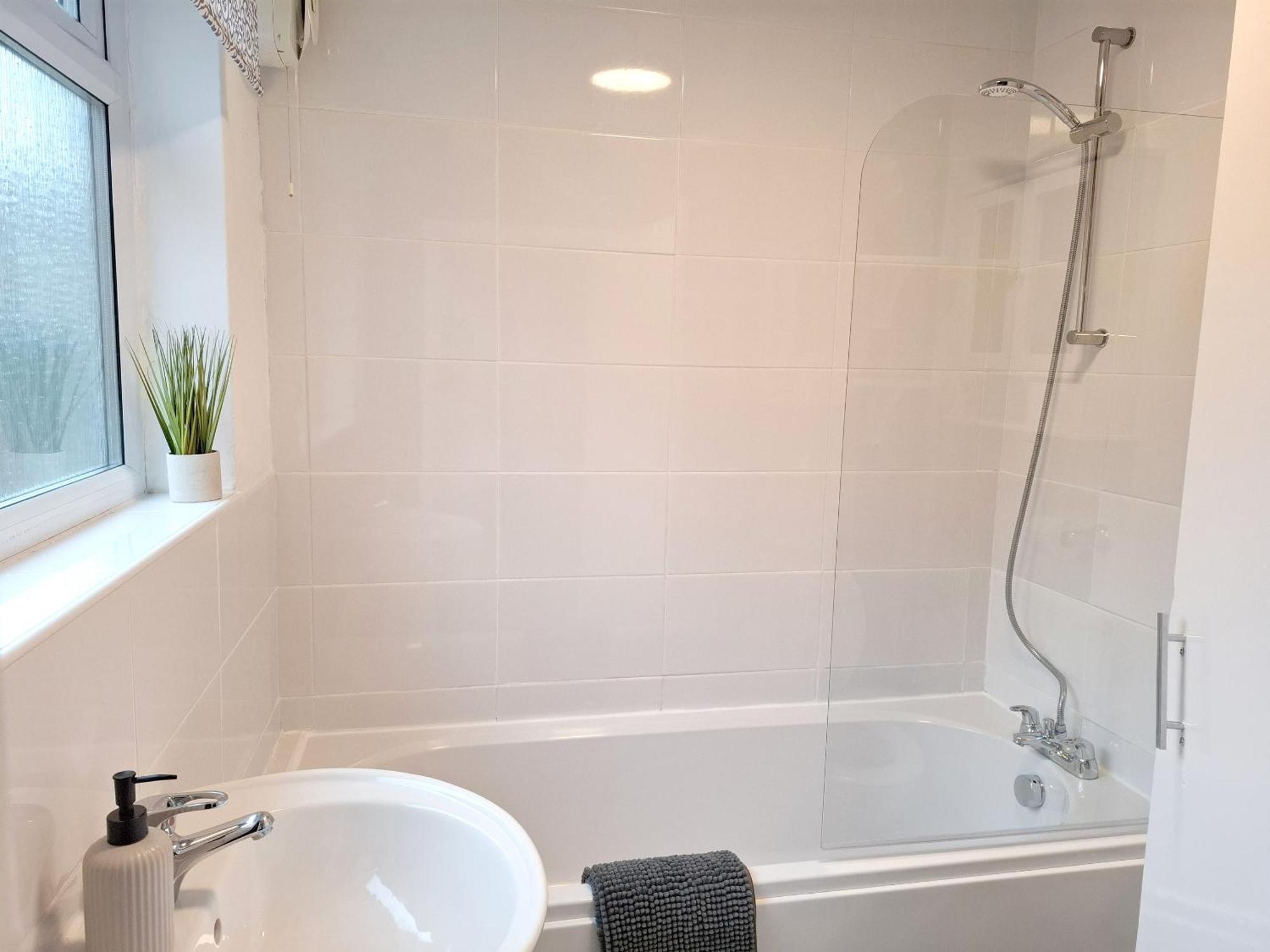 Modern Bright 3 Bedroom House Burton  Екстериор снимка